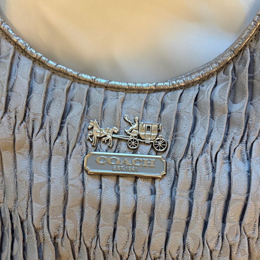 GORGEOUS COACH HANDBAG - Picture 2 of 12